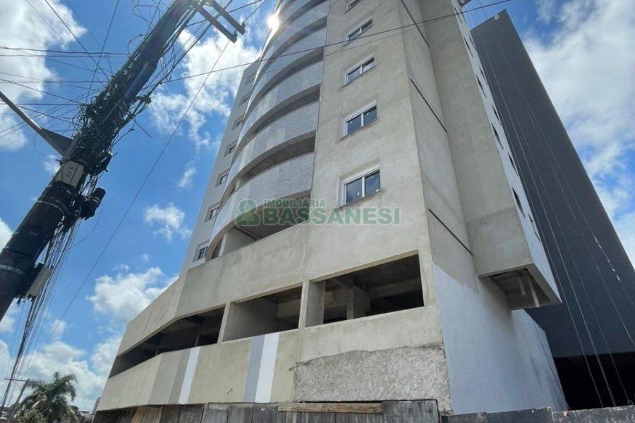 Apartamento com 77m², 2 dormitórios, 2 vagas, no bairro Petrópolis em Caxias do Sul para Comprar