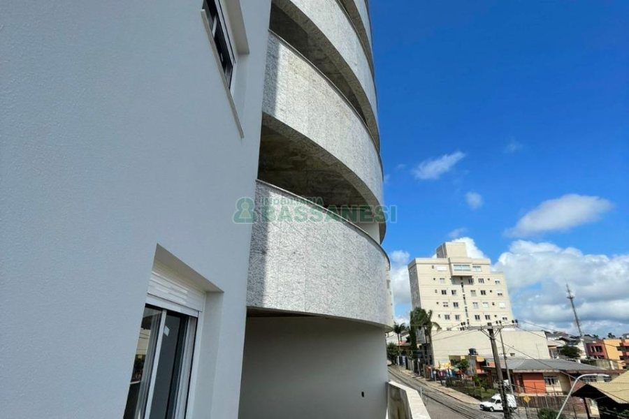 Apartamento com 77m², 2 dormitórios, 2 vagas, no bairro Petrópolis em Caxias do Sul para Comprar