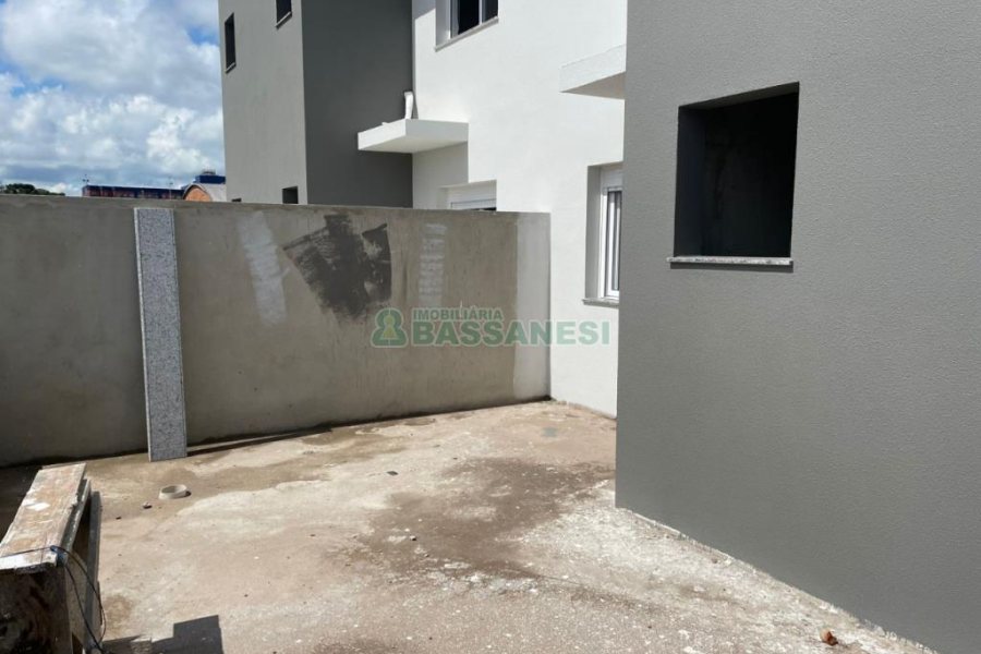 Apartamento com 77m², 2 dormitórios, 2 vagas, no bairro Petrópolis em Caxias do Sul para Comprar