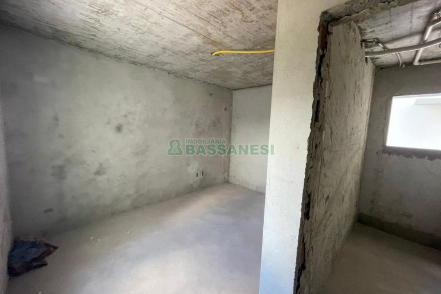 Apartamento com 77m², 2 dormitórios, 2 vagas, no bairro Petrópolis em Caxias do Sul para Comprar
