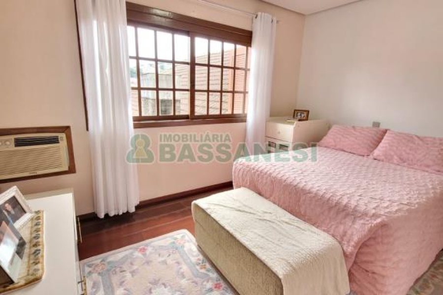 Casa Comercial com 165m², 3 dormitórios, no bairro Bela Vista em Caxias do Sul para Alugar