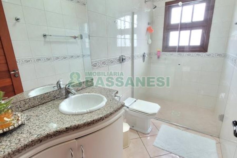 Casa Comercial com 165m², 3 dormitórios, no bairro Bela Vista em Caxias do Sul para Alugar