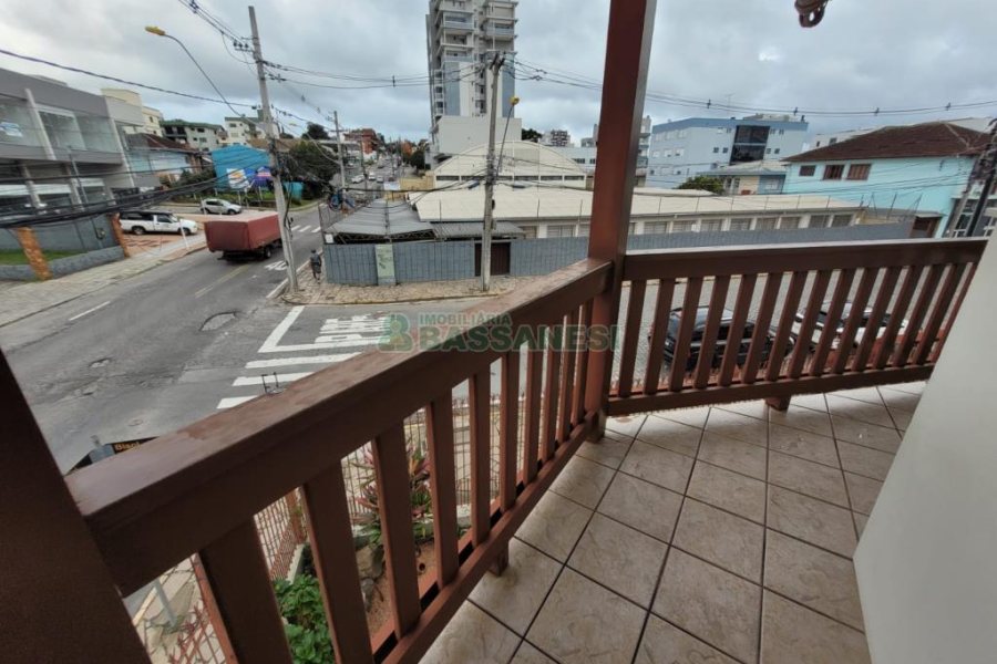 Casa Comercial com 165m², 3 dormitórios, no bairro Bela Vista em Caxias do Sul para Alugar