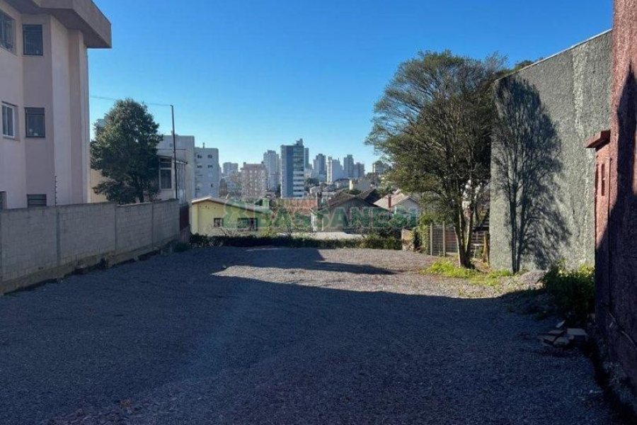 Terreno com 700m², no bairro São Pelegrino em Caxias do Sul para Alugar