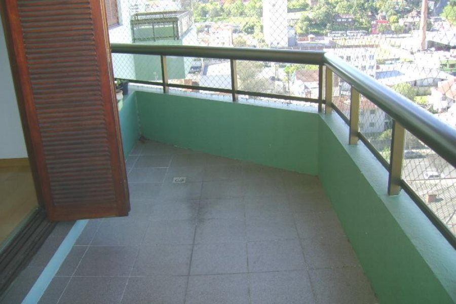 Apartamento com 170m², 3 dormitórios, 1 vaga, no bairro Centro em Caxias do Sul para Comprar