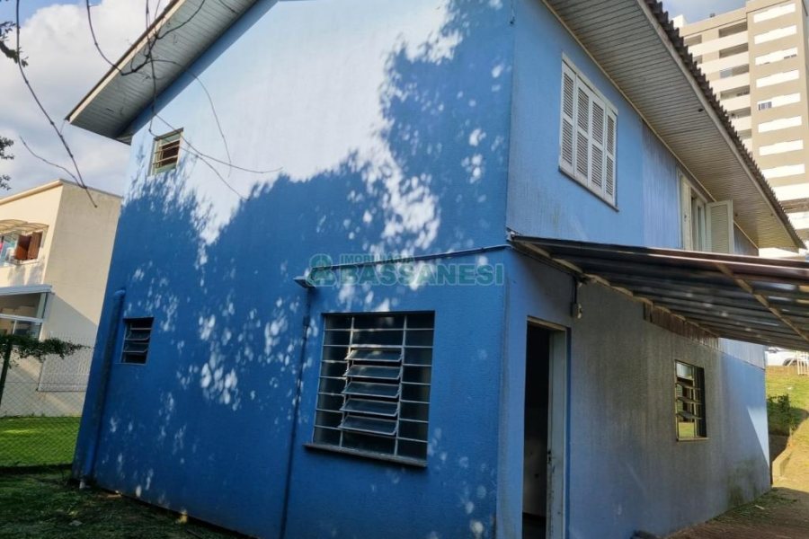Casa com 120m², 4 dormitórios, 2 vagas, no bairro São Luiz em Caxias do Sul para Comprar