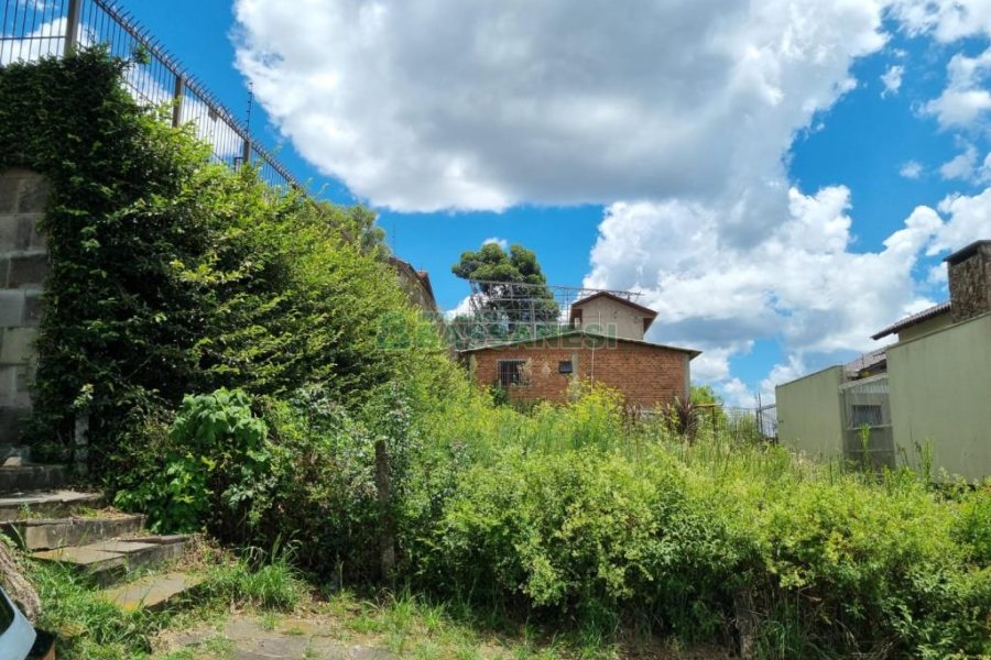 Casa com 120m², 4 dormitórios, 2 vagas, no bairro São Luiz em Caxias do Sul para Comprar