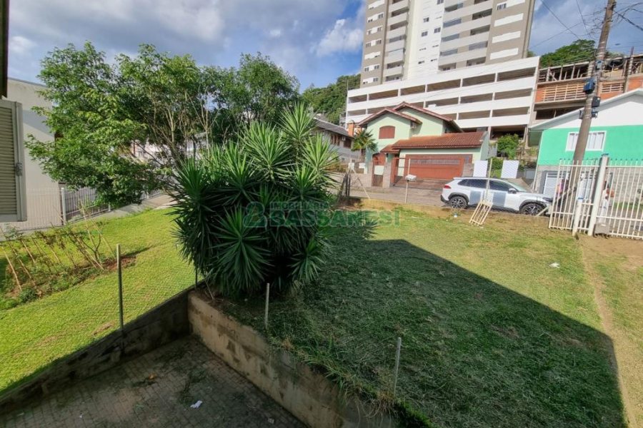 Casa com 120m², 4 dormitórios, 2 vagas, no bairro São Luiz em Caxias do Sul para Comprar