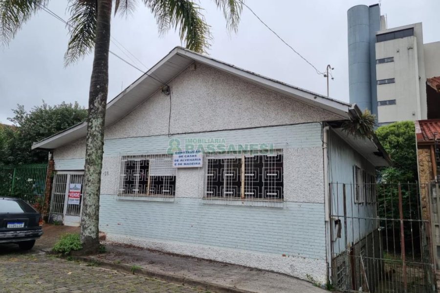 Casa com 180m², 3 dormitórios, 1 vaga, no bairro Panazzolo em Caxias do Sul para Comprar