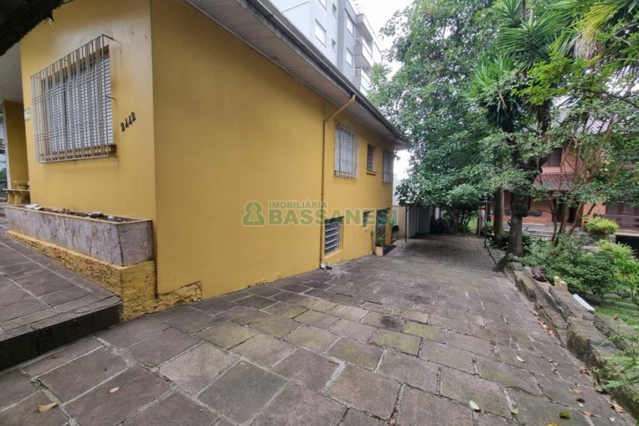 Casa com 200m², 3 dormitórios, 2 vagas, no bairro Pio X em Caxias do Sul para Comprar