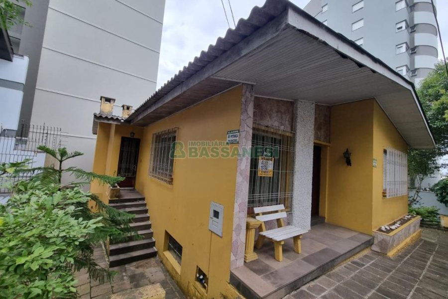Casa com 200m², 3 dormitórios, 2 vagas, no bairro Pio X em Caxias do Sul para Comprar