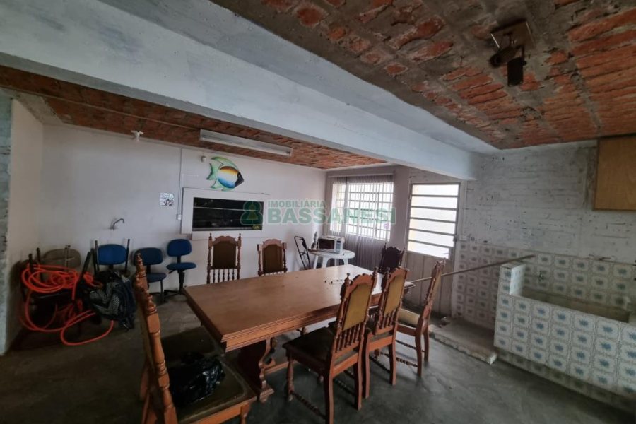 Casa com 200m², 3 dormitórios, 2 vagas, no bairro Pio X em Caxias do Sul para Comprar