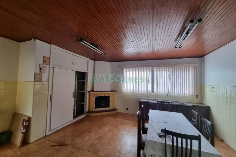 Casa com 200m², 3 dormitórios, 2 vagas, no bairro Pio X em Caxias do Sul para Comprar