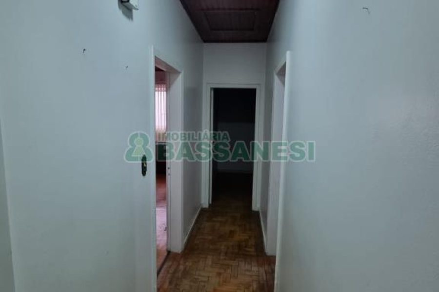 Casa com 200m², 3 dormitórios, 2 vagas, no bairro Pio X em Caxias do Sul para Comprar