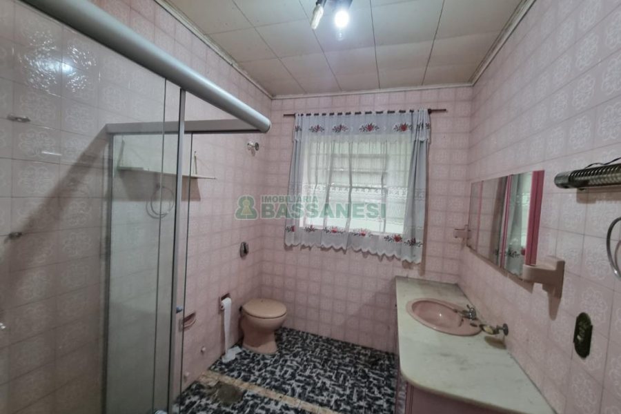 Casa com 200m², 3 dormitórios, 2 vagas, no bairro Pio X em Caxias do Sul para Comprar