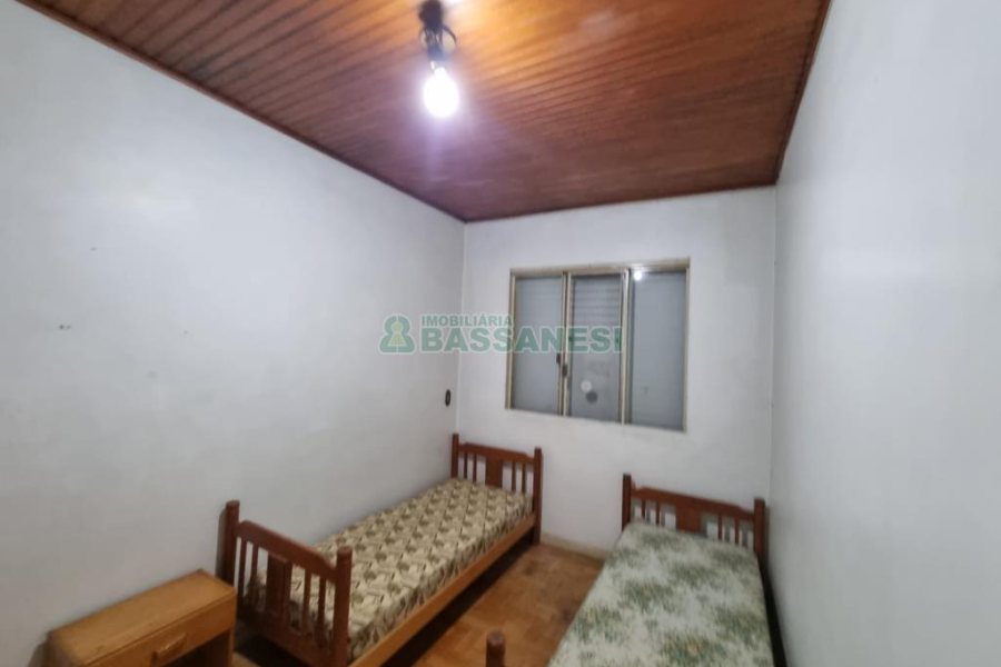 Casa com 200m², 3 dormitórios, 2 vagas, no bairro Pio X em Caxias do Sul para Comprar