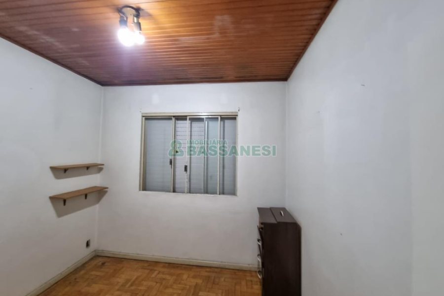 Casa com 200m², 3 dormitórios, 2 vagas, no bairro Pio X em Caxias do Sul para Comprar