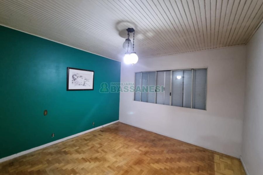 Casa com 200m², 3 dormitórios, 2 vagas, no bairro Pio X em Caxias do Sul para Comprar