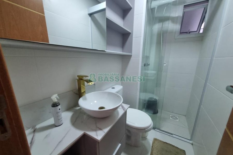 Apto Mobiliado com 68m², 2 dormitórios, 1 vaga, no bairro Nossa Senhora da Saúde em Caxias do Sul para Alugar