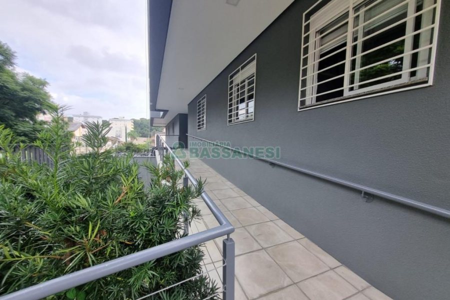 Apto Mobiliado com 68m², 2 dormitórios, 1 vaga, no bairro Nossa Senhora da Saúde em Caxias do Sul para Alugar