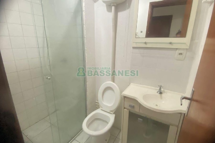 Apartamento com 58m², 2 dormitórios, 1 vaga, no bairro Parque Oasis em Caxias do Sul para Alugar