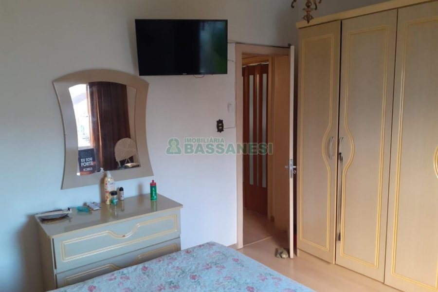 Casa com 110m², 3 dormitórios, 1 vaga, no bairro Cristo Redentor em Caxias do Sul para Comprar