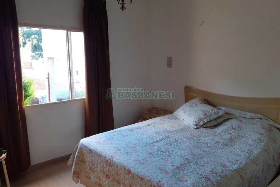 Casa com 110m², 3 dormitórios, 1 vaga, no bairro Cristo Redentor em Caxias do Sul para Comprar