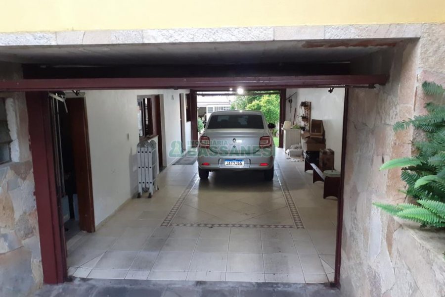 Casa com 110m², 3 dormitórios, 1 vaga, no bairro Cristo Redentor em Caxias do Sul para Comprar