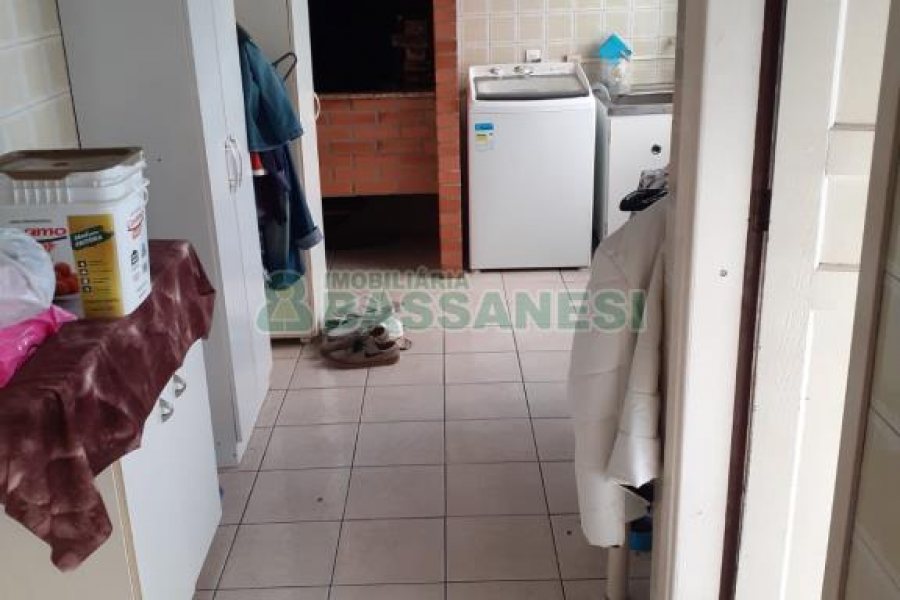 Casa com 110m², 3 dormitórios, 1 vaga, no bairro Cristo Redentor em Caxias do Sul para Comprar