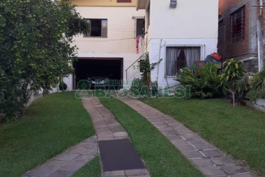 Casa com 110m², 3 dormitórios, 1 vaga, no bairro Cristo Redentor em Caxias do Sul para Comprar