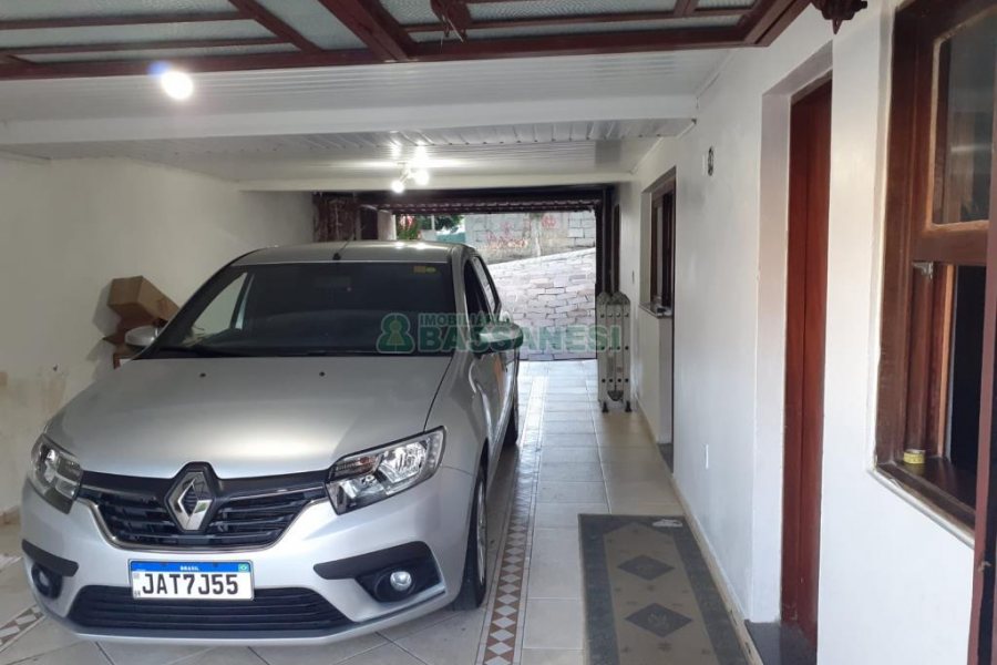 Casa com 110m², 3 dormitórios, 1 vaga, no bairro Cristo Redentor em Caxias do Sul para Comprar