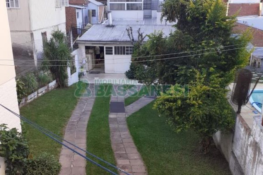Casa com 110m², 3 dormitórios, 1 vaga, no bairro Cristo Redentor em Caxias do Sul para Comprar