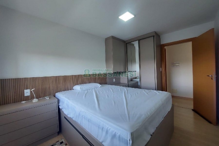 Apto Mobiliado com 47m², 1 dormitório, 1 vaga, no bairro Madureira em Caxias do Sul para Alugar