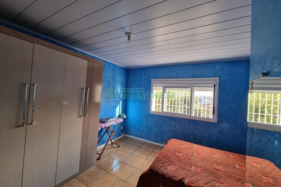 Casa com 192m², 3 dormitórios, 4 vagas, no bairro Desvio Rizzo em Caxias do Sul para Comprar