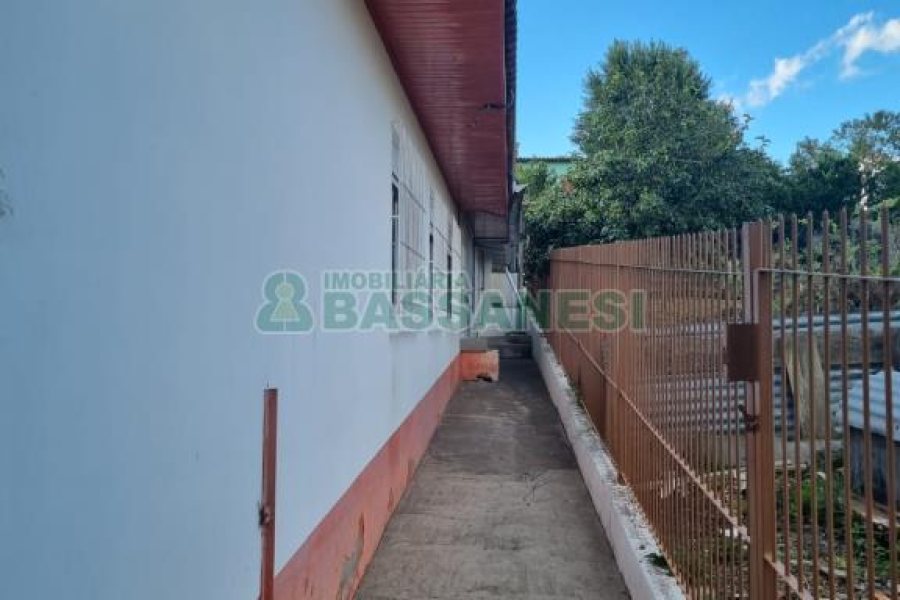 Casa com 192m², 3 dormitórios, 4 vagas, no bairro Desvio Rizzo em Caxias do Sul para Comprar