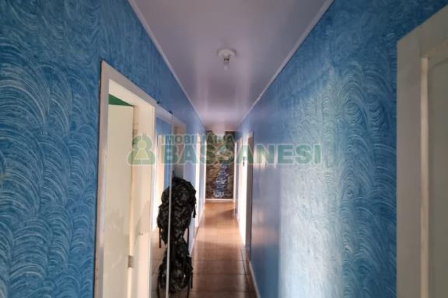 Casa com 192m², 3 dormitórios, 4 vagas, no bairro Desvio Rizzo em Caxias do Sul para Comprar