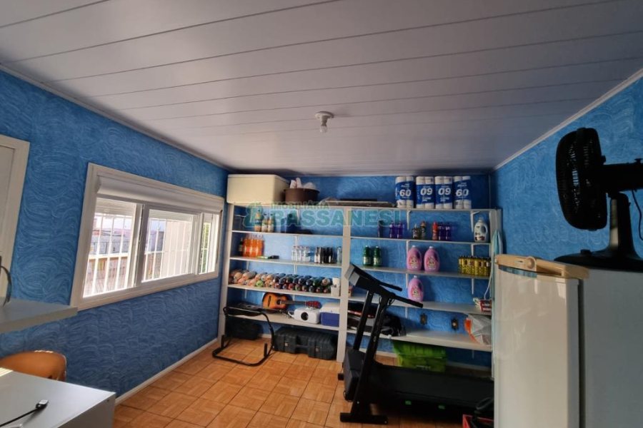 Casa com 192m², 3 dormitórios, 4 vagas, no bairro Desvio Rizzo em Caxias do Sul para Comprar