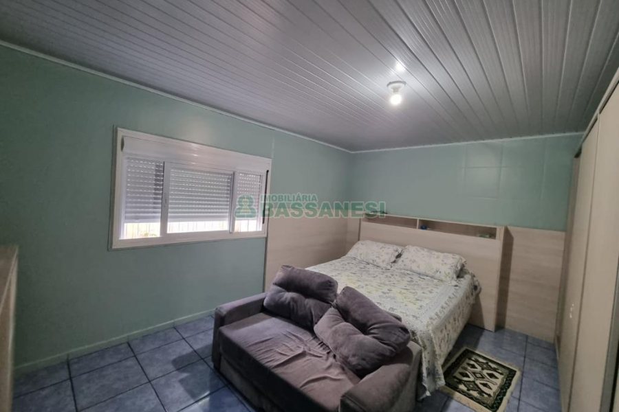 Casa com 192m², 3 dormitórios, 4 vagas, no bairro Desvio Rizzo em Caxias do Sul para Comprar