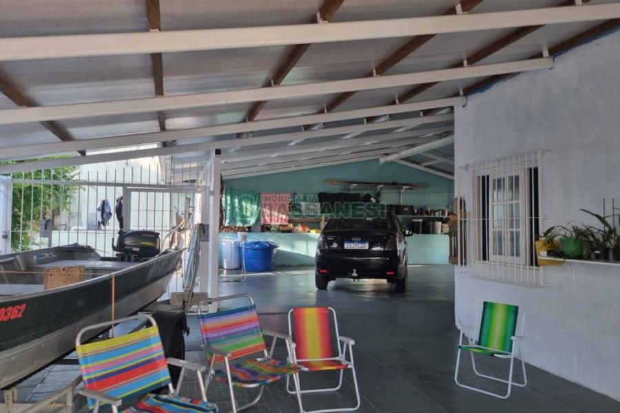 Casa com 192m², 3 dormitórios, 4 vagas, no bairro Desvio Rizzo em Caxias do Sul para Comprar