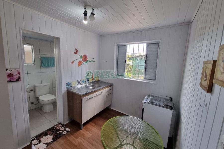 Casa com 118m², 4 dormitórios, no bairro Kayser em Caxias do Sul para Comprar