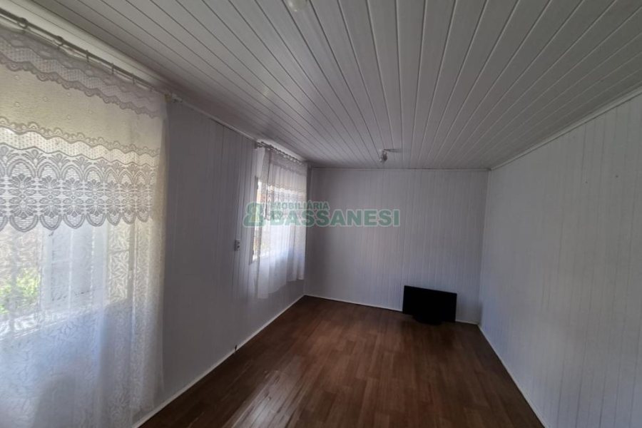 Casa com 118m², 4 dormitórios, no bairro Kayser em Caxias do Sul para Comprar