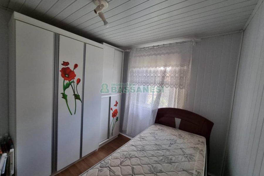 Casa com 118m², 4 dormitórios, no bairro Kayser em Caxias do Sul para Comprar