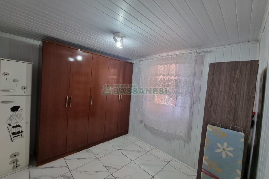 Casa com 118m², 4 dormitórios, no bairro Kayser em Caxias do Sul para Comprar