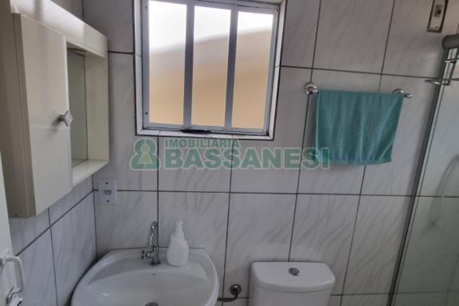 Casa com 118m², 4 dormitórios, no bairro Kayser em Caxias do Sul para Comprar