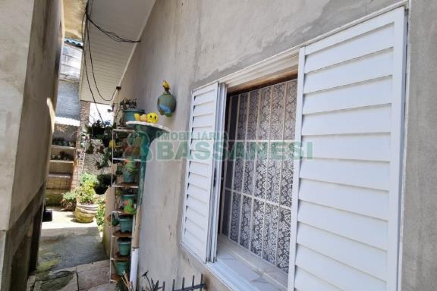 Casa com 118m², 4 dormitórios, no bairro Kayser em Caxias do Sul para Comprar