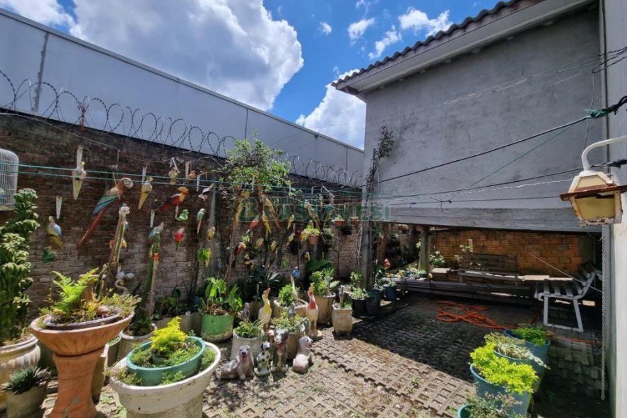 Casa com 118m², 4 dormitórios, no bairro Kayser em Caxias do Sul para Comprar