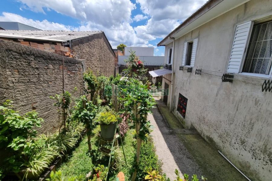 Casa com 118m², 4 dormitórios, no bairro Kayser em Caxias do Sul para Comprar