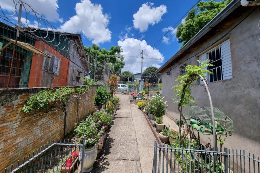 Casa com 118m², 4 dormitórios, no bairro Kayser em Caxias do Sul para Comprar