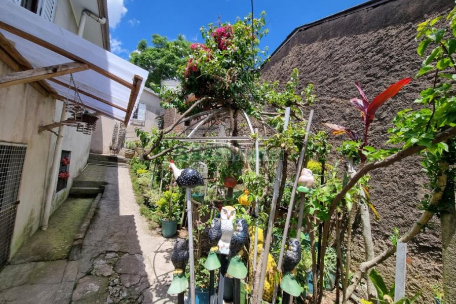 Casa com 118m², 4 dormitórios, no bairro Kayser em Caxias do Sul para Comprar