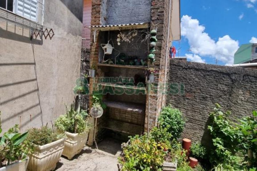 Casa com 118m², 4 dormitórios, no bairro Kayser em Caxias do Sul para Comprar